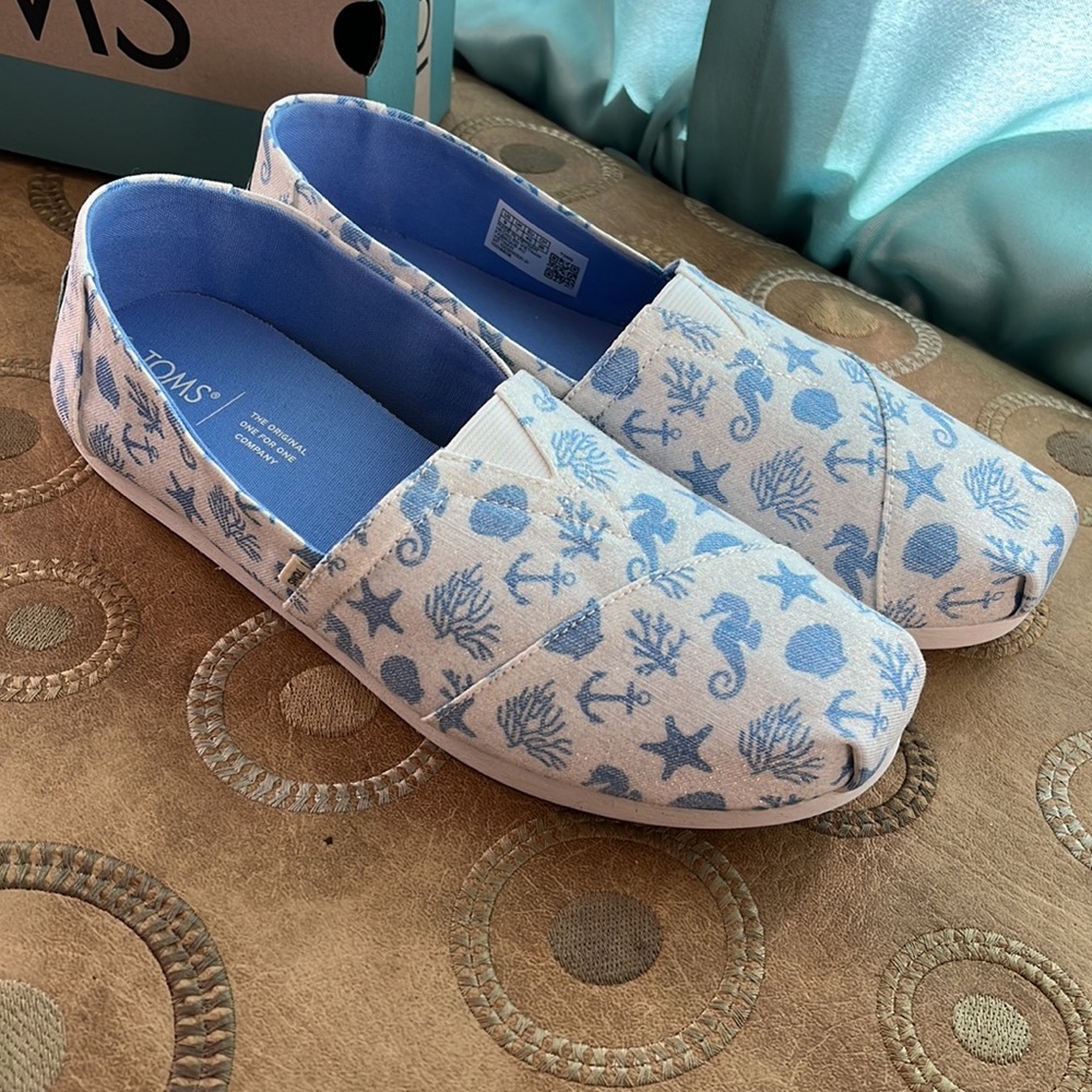 TOMS White Shimmer Woven Seahorses/Seashell Print